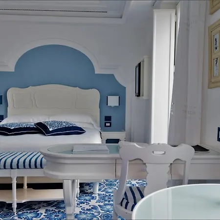 Piazzetta Diefenbach 4* Капри