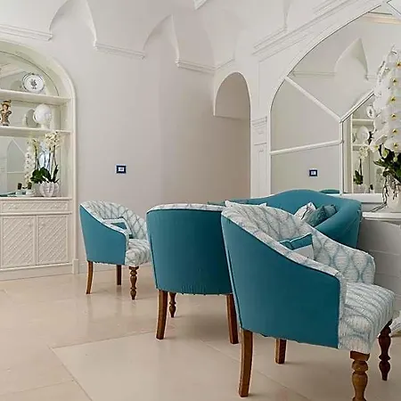 Piazzetta Diefenbach Капри