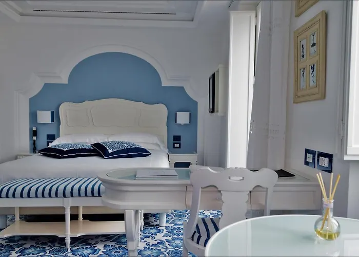 Piazzetta Diefenbach 4* קאפרי