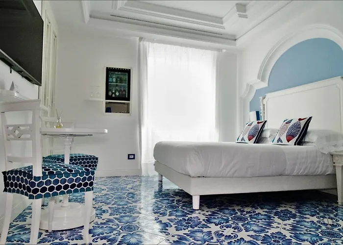 Piazzetta Diefenbach מלון 4*